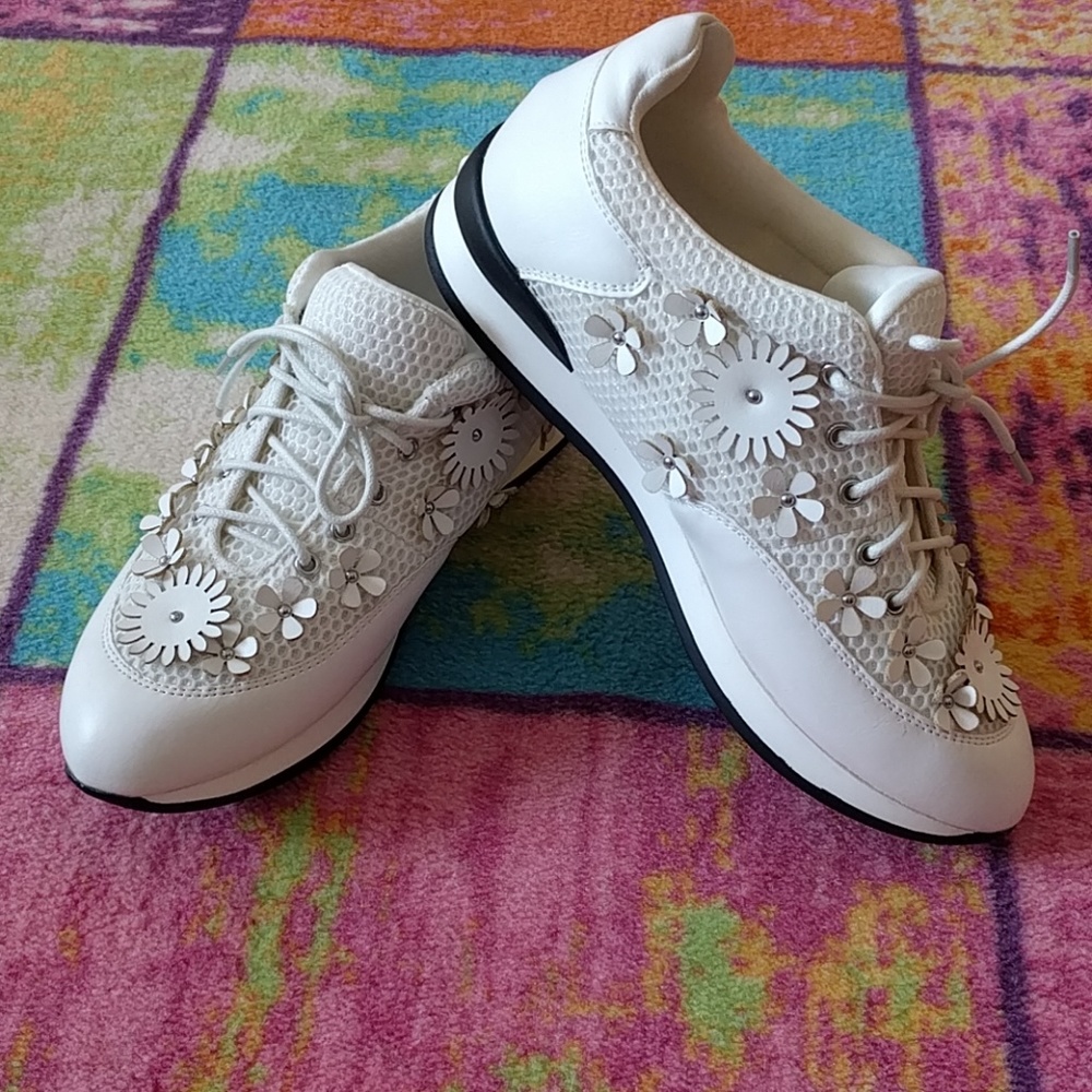 Sofree embellishment jewels sneakers size 8 white